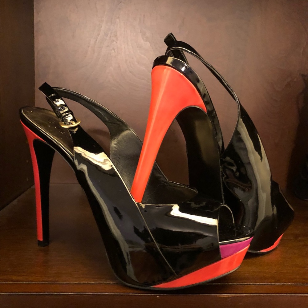 GUESS Peep Toe Pump